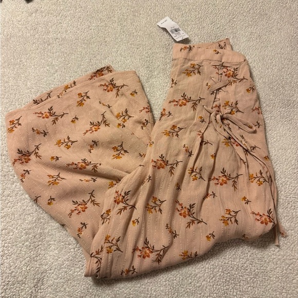 American Eagle Pink Floral Wide Leg Cropped Gaucho Pants - Picture 11 of 11
